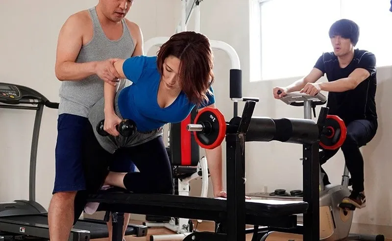 Người chồng phát hiện cô vợ địt nhau với huấn luyện viên thể hình